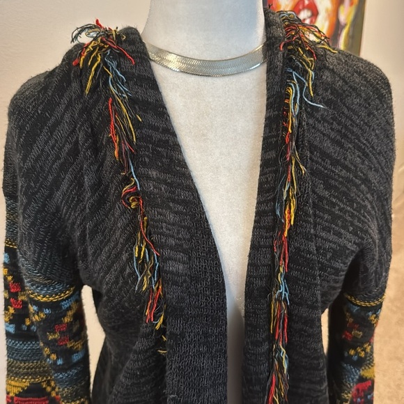 Margeaux & Elle Aztec fringe hems open front - Picture 3 of 10